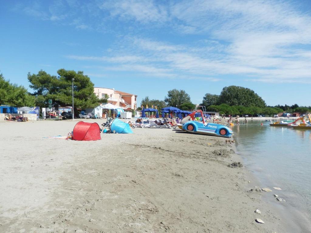 Apartments Mark - 10 M From Sea Medulin Bagian luar foto